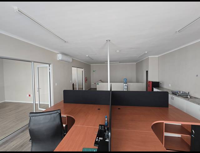 3,234M² WAREHOUSE FOR SALE IN COSMO BUSINESS PARK